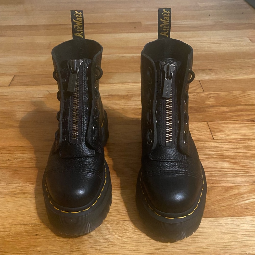 Dr. Martens Women’s Sinclair 8 Eye Leather Platform Boot, Milled Nappa Leather